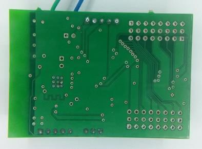 1 Η υλοποίηση του PCB To pcb το οποίο κατασκευάστηκε σύμφωνα με όσα έχουν ήδη αναλυθεί, έχει την