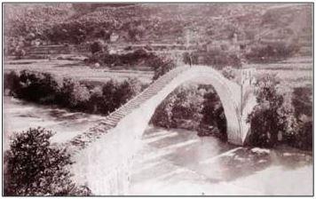Το 1863 και έπειτα από διαφωνία των πρωτομαστόρων σχετικά με ζητήματα που σχετίζονταν με τη μορφή και την αναλογία των διαστάσεων, το γεφύρι ξαναχτίστηκε 3 από την αρχή από τον μάστορα Ζιώγα Φρόντζο
