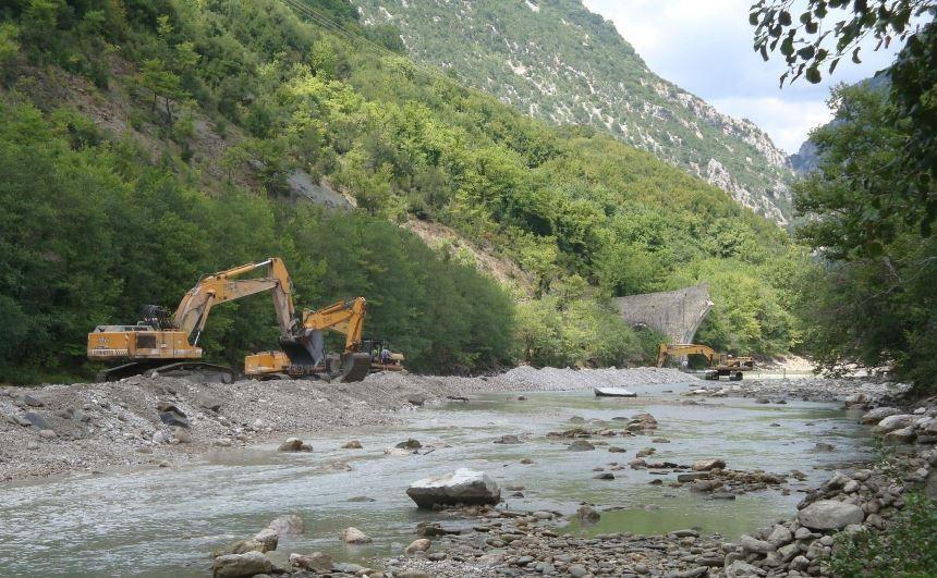 Με την έγκριση από το Κεντρικό Συμβούλιο Νεοτέρων Μνημείων της Προκαταρκτικής Μελέτης για την αναστήλωση του Γεφυριού της Πλάκας, την οποία εκπόνησε το Εθνικό Μετσόβιο Πολυτεχνείο, ολοκληρώθηκε η