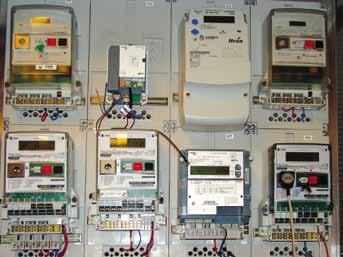 Tehni»ne novosti Pametna omrežja (SmartGrids) v Sloveniji UËinkovita celota klasiënih in novih elementov sistema V zadnjih letih se je uporaba skovanke SmartGrids (pametna omrežja) moëno poveëala v