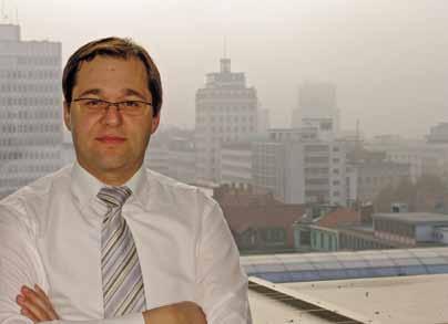 Aktualno Organizacijske enote v letu 2011 Storitve za uporabnike Leto zaznamovali loëitev dobave od distribucije, pametna omrežja in razvoj IztekajoËe se leto je tudi leto posebnih izzivov, s