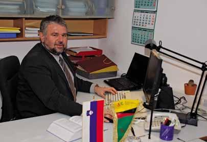 Naši in predstavniki zastopniki Pismo predsednika sindikata Z optimizmom naprej Letošnje vošëilo bi oëitno moralo biti kratko in grobo, pa tega ne želim pisati, ni v moji naravi, predvsem pa mislim,