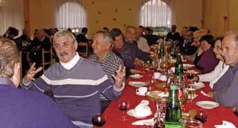 Prvi postanek za jutranjo kavico smo naredili na Dvoru in v Žužemberku, saj imajo v manjših mestih za dva avtobusa prekratke šanke.
