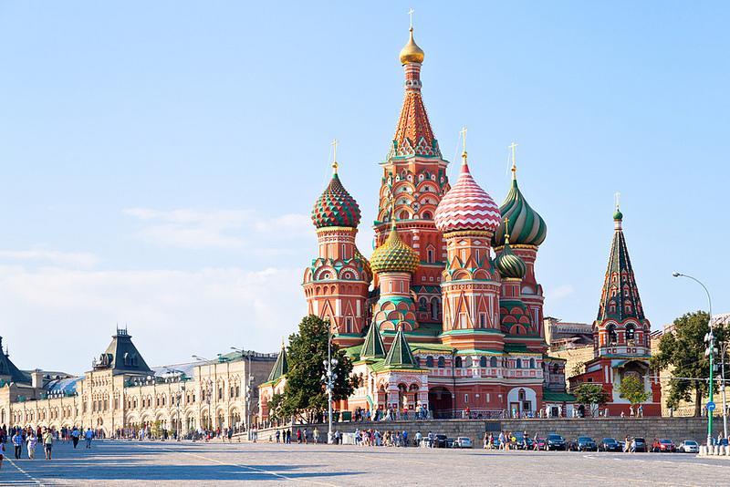 Ο καθεδρικός ναός του Αγίου Βασιλείου Υπερσιβηρικός Σιδηρόδρομος Ο Υπερσιβηρικός Σιδηρόδρομος,είναι σιδηροδρομικός άξονας που συνδέει τη Μόσχα και την ευρωπαϊκή Ρωσία με τις ρωσικές επαρχίες της Άπω