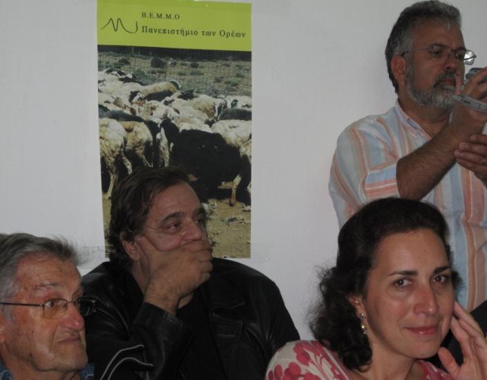 πξαγκαηνπνηεί Ιαηξηθέο εμεηάζεηο θαη