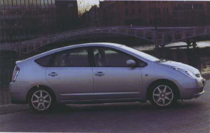 Το νέο Toyota Prius THS II Το νέο Prius έχει τον ίδιο τετρακύλινδρο, 16-δεκαεξαβάλβιδο κινητήρα με αυτόν του προκατόχου του.