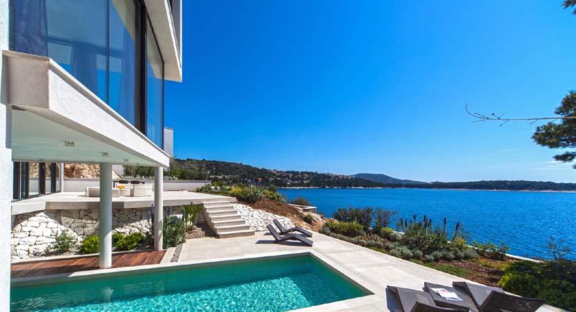 Resort - 9 ekskluzivnih villa s bazenom prvi red do mora (Središnja Dalmacija) Sastoji se od devet vila s izravnim