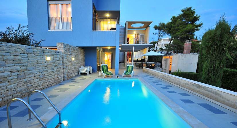 Ekskluzivna Villa (Zadar okolica) 3.000.000 Prodaje se ekskluzivna villa u okolici Zadra uz samo more.