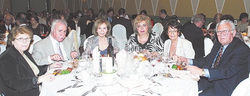 Δυο νέοι γονείς κρατώντας τη μικρή κορούλα τους, εξέφρασαν την ευγνωμοσύνη τους, με λόγια γεμάτα συγκίνηση στο γιατρό μας και τους υπόλοιπους, διότι χάρη στη μέθοδο της «περιτοναϊκής κάθαρσης» η