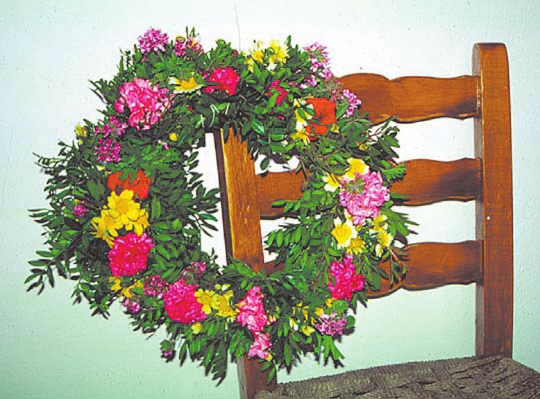 .. reek is a language with a rich vocabulary which includes a large number of cultural keywords; these keywords are words that reflect cultural values, beliefs, or even history.