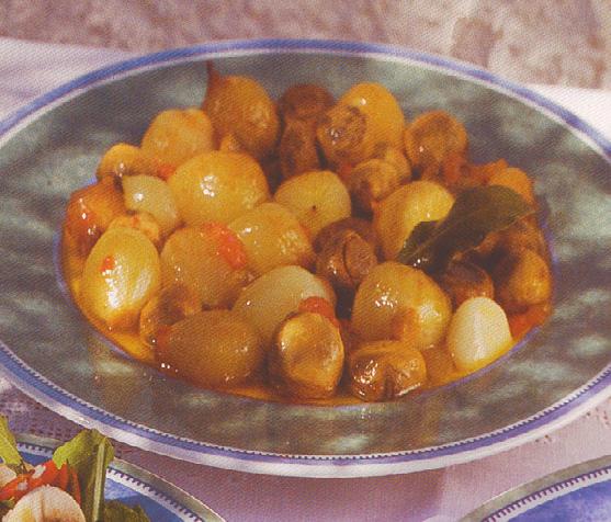 Preparation: Clean the mushrooms and remove the stalks. Cut the heads in half, fry in hot olive oil, then set aside.