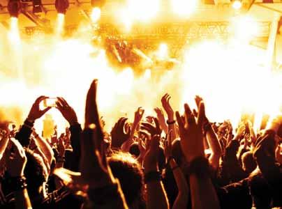 Σίγουρα όμως θα επισκευθείτε τα clubs στην παραλία όπως το φημισμένο Pure Club μπροστά στη θάλασσα.