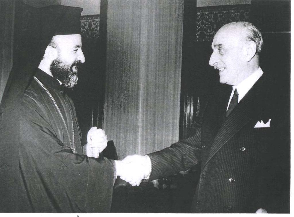 Συνάντηση του Αρχιεπισκόπου Μακαρίου και του πρωθυπουργού Αλέξανδρου Παπάγου, στην Αθήνα, το 1953.
