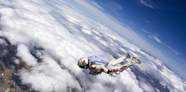 Η ελεύθερη πτώση του Felix Baumgartner από