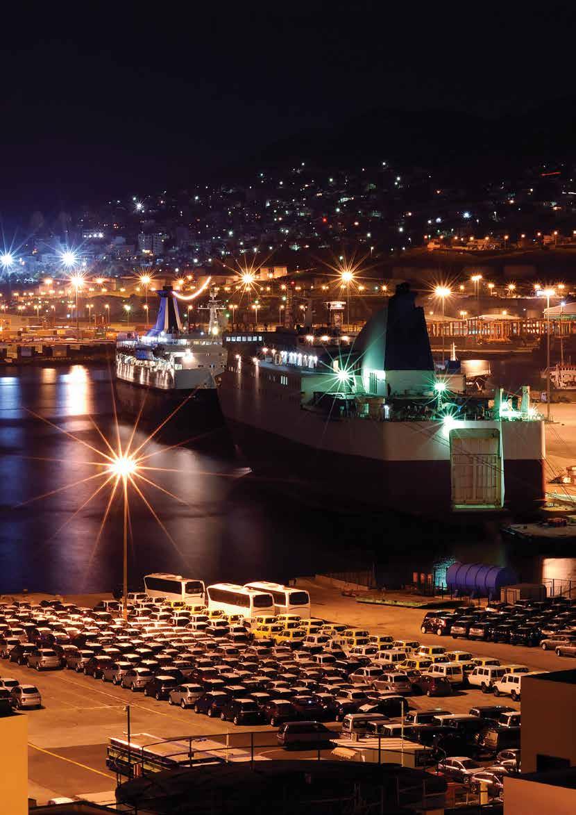 Το ναυτιλιακό πλέγμα του Πειραιά Το ναυτιλιακό πλέγμα του Πειραιά εκτείνεται στην ευρύτερη γεωγραφική περιοχή του Πειραιά και της Αττικής, έχοντας ως πυρήνα την περιοχή γύρω από το λιμάνι του Πειραιά.