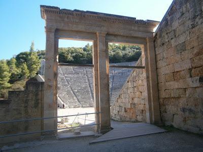 Της Κασσώπης στην Ηπειρο, που συγγενεύει τυπολογικά με της Δωδώνης (3ος αιώνα), Της Δημητριάδος (μετά το 294 π.x.