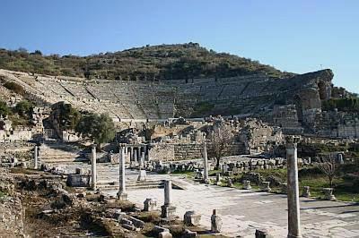 Μεταξύ των υπολοίπων θεάτρων της περιοχής ξεχωρίζουν Το θέατρο της Περγάμου (από τον 3ο αιώνα), Του Λητώου (177 π.x.), Τα Ρωμαϊκά θέατρα Της Αφροδισιάδος (1ος αιώνας) Των Πατάρων (14 37 μ.x.), Της Νύσσας (β ήμισυ 1ου αιώνα), Της Ιεραπόλεως (117 138 μ.