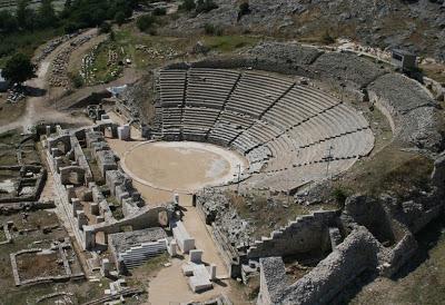 Αρχαίο Θέατρο Δήλου Το Θέατρο της Δήλου άρχισε να οικοδομείται λίγο μετά το 314 π.χ. και ολοκληρώθηκε μετά από 70 χρόνια.