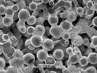 structurii poroase permeabile. Astfel, parametrii structurilor permeabile şi caracteristicile funcţionale filtrante vor fi definite pentru cazul general al materialelor sinterizate.