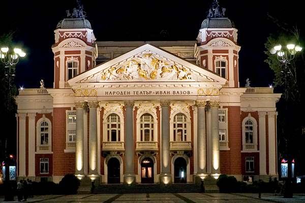 Εθνικό θέατρο Το θέατρο Ivan Vazov είναι ένα από τα παλιότερα θέατρα στη χώρα ενώ αποτελεί και σηµαντικό µνηµείο της πόλης.