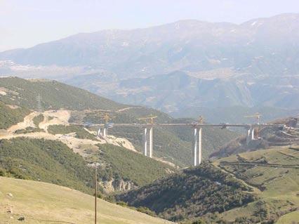 4: 5 η Χαραδρογέφυρα Καβάλας Μήκος 345 m