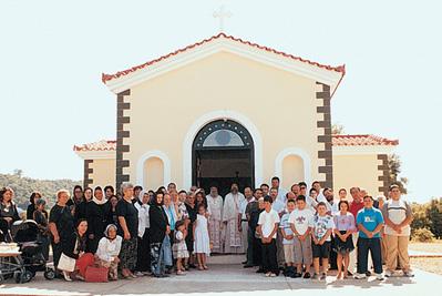 Στὴν ποιμαντικὴ αὐτὴ ἐξόρμησι συνώδευαν τὸν Σεβασμιώτατο καὶ ἀρκετοὶ πιστοὶ ἐξ Αθηνῶν καὶ μέλη τοῦ νεοπαγοῦς Συλλόγου Ορθοδόξων Γυναικῶν τῆς Ιερᾶς Μητροπόλεώς μας
