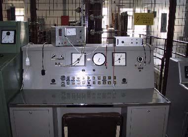 1. της τάσης φόρτισης (0-450V). της πoλικότητας της παραγόµενης κρoυστικής τάσης 3.