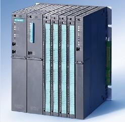 Εικόνα 18. Συσκευή PLC(Siemens PLC S7) [22] 3.2.1 Βασικά χαρακτηριστικά του PLC Παρακάτω παρουσιάζονται τα βασικά χαρακτηριστικά ενός προγραμματιζόμενου λογικού ελεγκτή: 1.