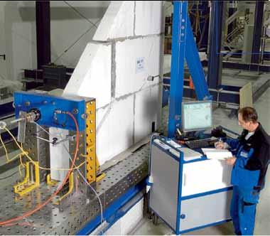 pereţi (pereţi anti-foc; pereţi neportanţi) Încărcarea ciclică asupra materialelor de izolaţiei termică, conform ETAG 006 Comportament pe termen lung al elementelor structurale şi al materialelor