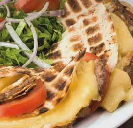 Αραβικό σαγανάκι 6,00 Arabian saganaki Tραγανά χειροποίητα κρουτόνς, τυροσαλάτα, κομμάτια από φιλέτο κοτόπουλο Crispy homemade croutons, salad of cheese, pieces of chicken s fillet 32.