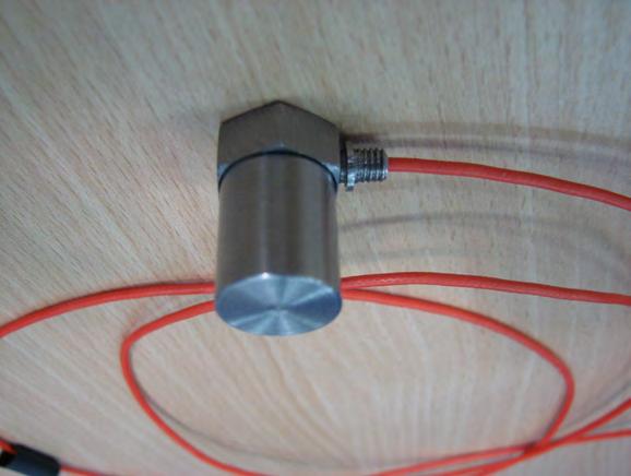 Traductor piezoelectric pentru măsurarea vibraţiilor mecanice (ACCELEROMETRU) Performanţe: sensitivitate: 1,01 mv/(m/s 2 ); domeniu de frecvenţă: