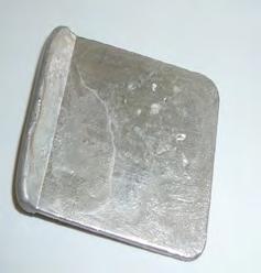 Sticle metalice amorfe Descriere Sticlele metalice amorfe cu baza Fe au fost realizate prin 2 metode rapide de solidificare: topirea în cuptor cu inducţie în vid şi turnarea în forme de cupru şi