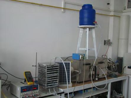 Efluentul lichid curge printr-un ansamblu de 2 electrozi cu suprafaţa specifică mare, aflaţi la o diferenţă de potenţial de până la 1,5V. 2. Ionii sau alte particule încărcate sunt atrase şi menţinute pe suprafaţa electrozilor pentru a fi mai târziu eliberaţi într-un ciclu de regenerare.