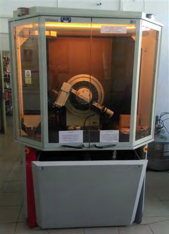 Difractometru de raze X tip D8 ADVANCE Domeniu de utilizare: permite efectuarea analizei calitative a materialelor policristaline sub formă de pulbere sau bulk; permite determinarea dimensiunii medii