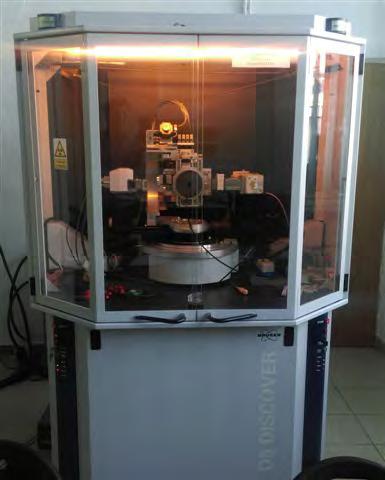 Difractometru de raze X tip D8 DISCOVER Domeniu de utilizare: permite efectuarea analizei calitative de fază pentru materiale cristaline sub formă de straturi subţiri, microfire, probe de dimensiuni
