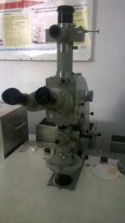 Microscop optic tip NU 2 Carl Zeiss Domeniu de utilizare: echipamentul permite studierea diferitelor materiale solide în lumina naturală sau polarizată, prin transmisie sau reflexie la mărire optică: