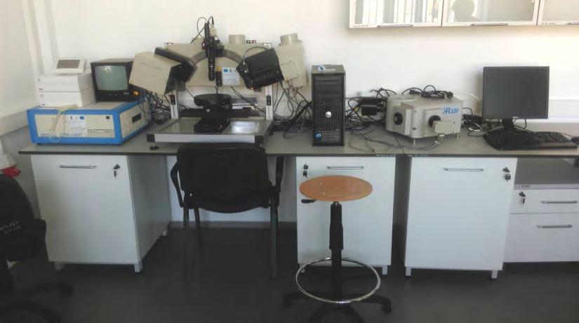 Elipsometru UVISEL Domeniu de utilizare: Studiul straturilor subţiri, materiale nanostructurate, oxizi micşti, structuri oxidice nanoporoase, interfeţe solid/lichid cu aplicaţii în chimie şi biologie.