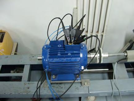 Generator electric sincron cu magneţi permanenţi (1,5 kw), pentru aplicaţii de conversie eoliană Caracteristicile principale: - V = 24 V c.a. trifazat; - putere nominală: 1,5kW; - turaţie nominală: 750rpm; - cuplu rezistent la pornire datorat frecărilor şi agăţării magnetice: max.