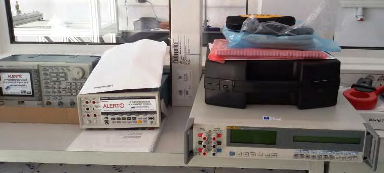 Echipamentele conexe sunt destinate unui sistem de măsurători magnetice cu sondă Hall (cu posibilităţi de măsurători în spaţiu) şi a unui sistem cu bobine rotitoare.