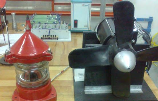 Specificul funcţional al generatorului electric submersibil respectă o serie de condiţionări constructive, după cum urmează: - construcţie etanşă compatibilă