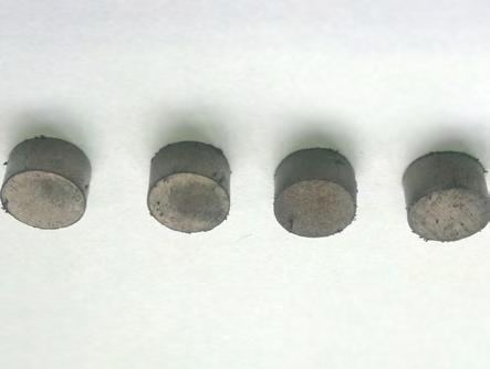 Magneţi permanenţi nanocompoziţi fără pământuri rare Caracteristici magnetice: - inducţie remanentă B r > 0,6 ± 0,1T; - coercivitate H c = 75 ± 5 ka/m; - (BH) m = 5 ± 0,5 kj/m 3 ; - temperatura