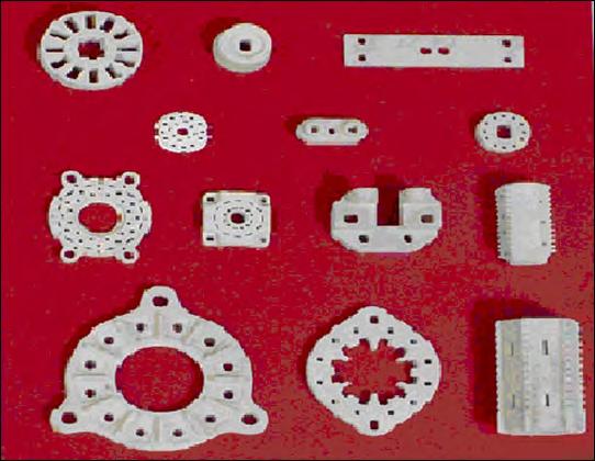 Izolatori din ceramică steatitică (contact suport) Rezistenţa la încovoiere min. 140 MPa Rezistenţa la şoc termic 100 K Tensiunea de izolaţie 25 kv, 1 min.