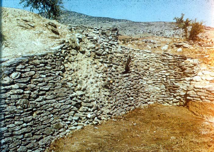 Αναλημματικός τοίχος στην Ακρόπολη του Σέσκλου Η Ακρόπολη διαφοροποιείται από την Πόλη και με την παρουσία