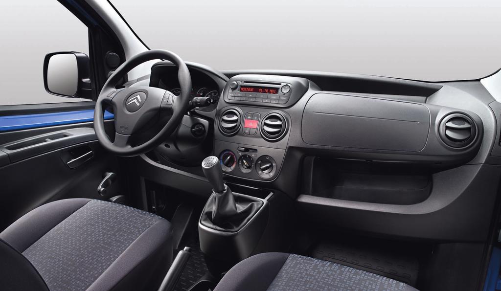 ΣΧΕΔΙΑΣΜΕΝΟ ΓΙΑ ΝΑ ΣΑΣ ΔΙΕΥΚΟΛΥΝΕΙ Το Citroën Nemo είναι σχεδιασμένο για τους επαγγελματίες του σήμερα και διαθέτει όλες τις ανέσεις και τον εξοπλισμό που απαιτούνται για να γίνει η χρήση του