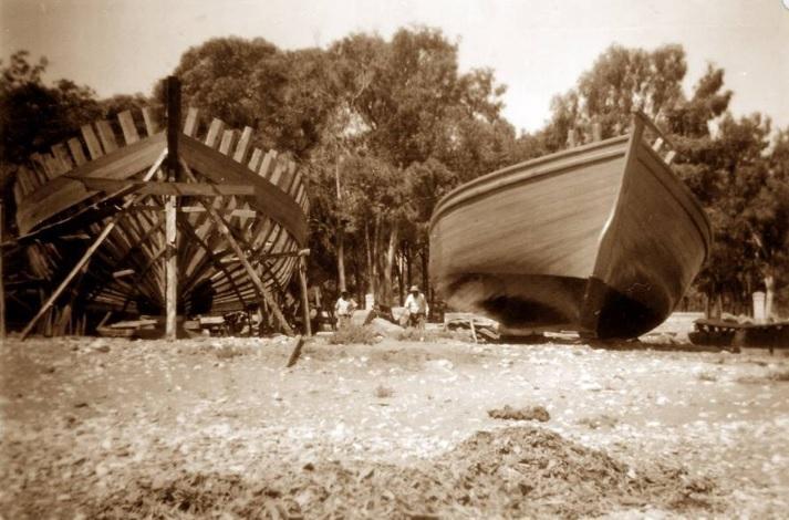 12 ΚΑΡΝΑΓΙΟ ΛΕΜΕΣΟΥ Σύγχρονη ιστορία (συνέχεια) Φώτο 1 - Το Καρνάγιο μπροστά από το Δημόσιο Κήπο, από τη συλλογή του Ερρίκου Αλτενμπούρκερ (Henry Altenburger) η οποία σήμερα φυλάσσεται στο Παττίχειο