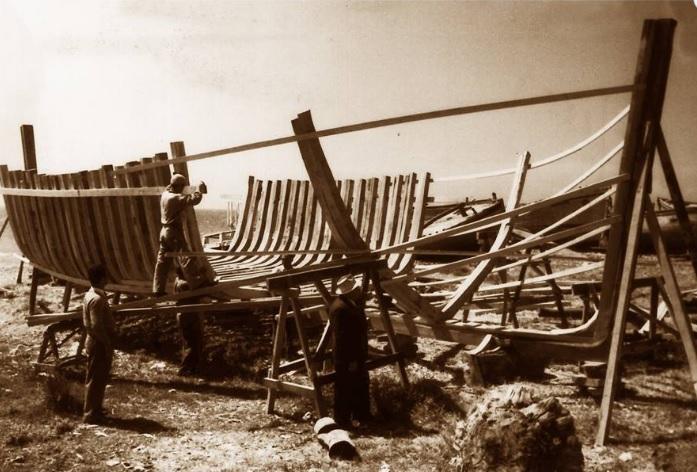 13 ΚΑΡΝΑΓΙΟ ΛΕΜΕΣΟΥ Σύγχρονη ιστορία (συνέχεια) Φώτο 2 -Το Καρνάγιο από τη συλλογή του Ερρίκου Αλτενμπούρκερ (Henry Altenburger, στη φωτογραφία με το καπέλο) η οποία σήμερα φυλάσσεται στο Παττίχειο