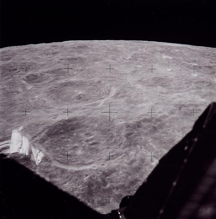 Αποστολές που προηγήθηκαν και ακολούθησαν Εκτός από την σπουδαία αποστολή Apollo 11 προηγήθηκαν και άλλες με σκοπό την προετοιμασία της.