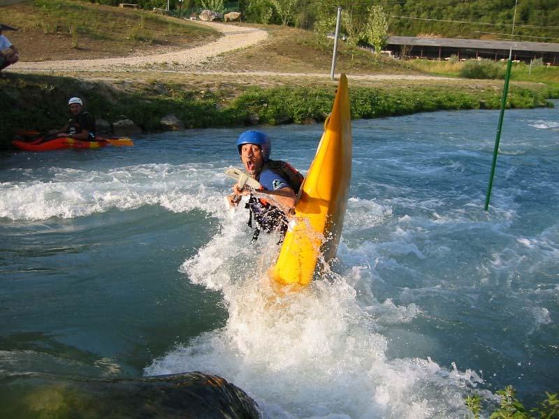 Εισαγωγή στο Playboating kayak Εύηνος: 14.15/01, 28.29/01 και 4.