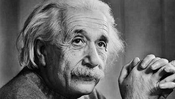 ΑΛΜΠΕΡΤ ΑΪΝΣΤΑΙΝ Ο Άλμπερτ Αϊνστάιν ήταν φυσικός γερμανοεβραϊκής καταγωγής, ο οποίος έχει βραβευθεί με το Νόμπελ