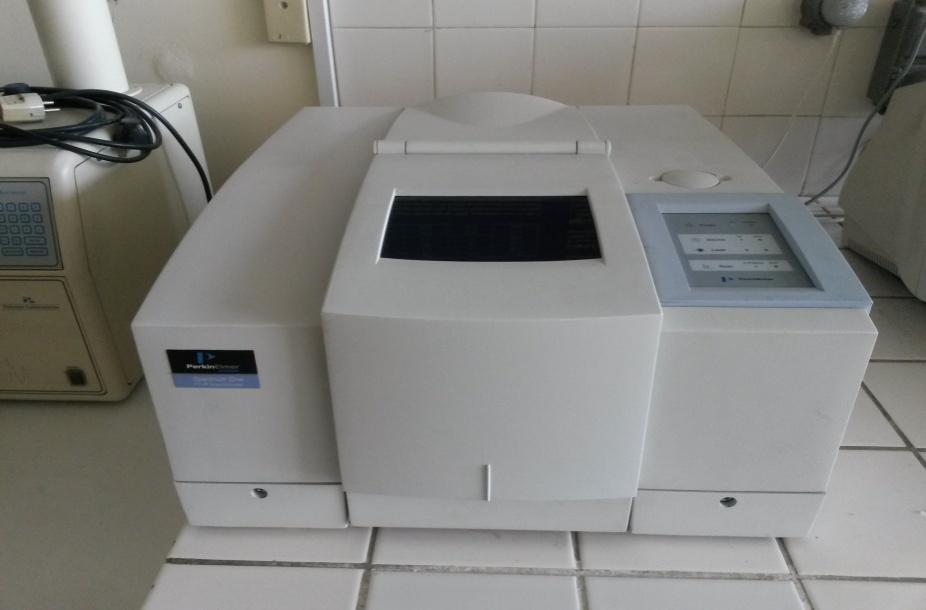 εταιρίας Perkin Elmer. Η ανάλυση του οργάνου ήταν 4cm -1.